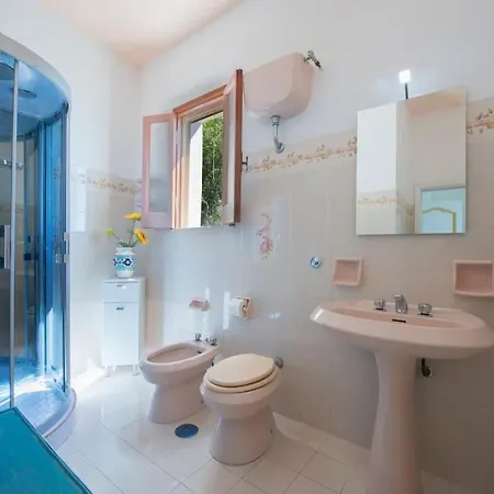 Elegant House Overlooking The Sea, Easy Park, Wifi *