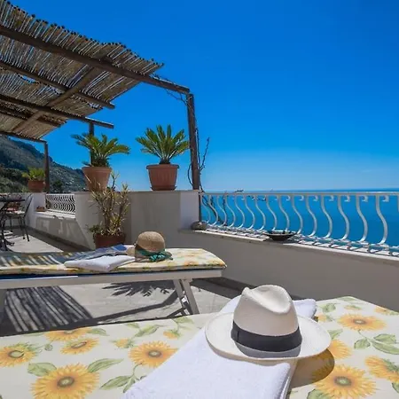 Elegant House Overlooking The Sea, Easy Park, Wifi Dom wakacyjny *
