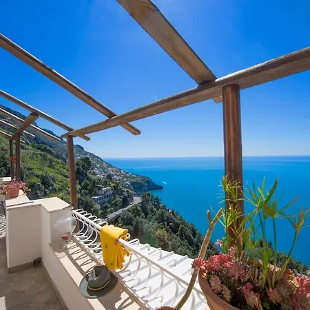 Elegant House Overlooking The Sea, Easy Park, Wifi