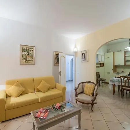 Дом отдыха Elegant House Overlooking The Sea, Easy Park, Wifi Праяно