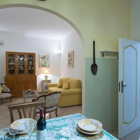 Elegant House Overlooking The Sea, Easy Park, Wifi
