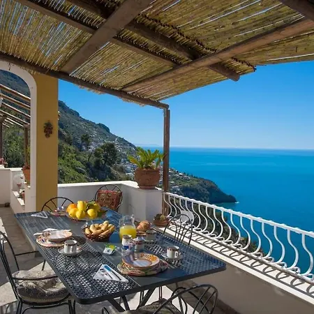 Дом отдыха Elegant House Overlooking The Sea, Easy Park, Wifi