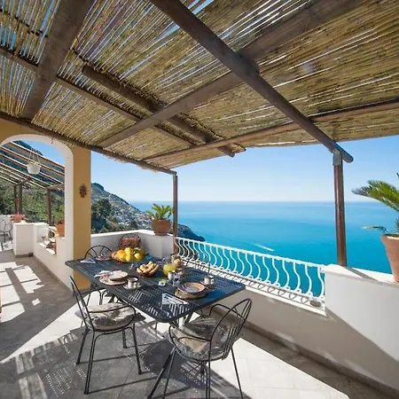 Elegant House Overlooking The Sea, Easy Park, Wifi *
