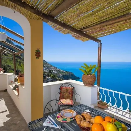 Дом отдыха Elegant House Overlooking The Sea, Easy Park, Wifi